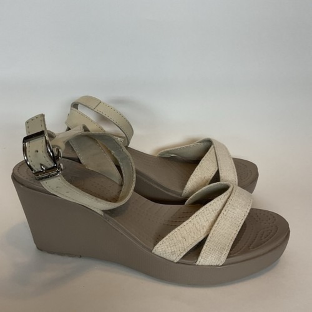 NWOB Crocs Leigh II Cream/Beige Ankle Strap Wedge Platform Sandals Women 9 China